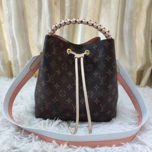 Fashionable leather bag for women