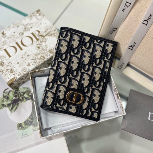 D Small wallet