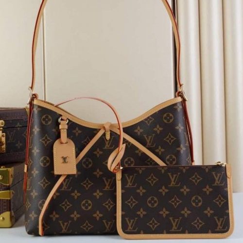CARRYALL Medium Handbag
