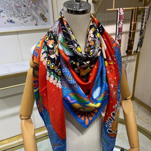 HH scarf