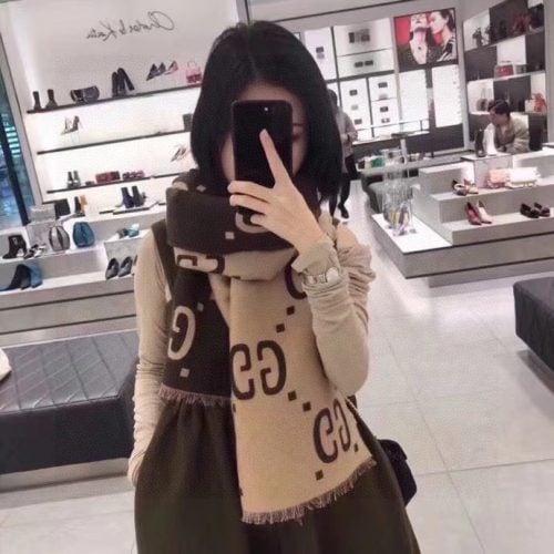 GG scarf