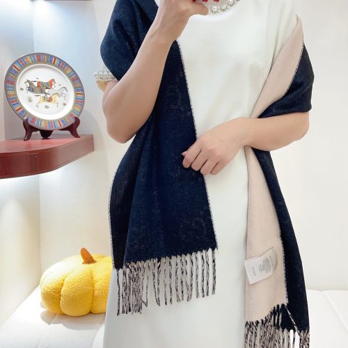 GG scarf