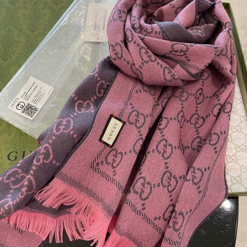 GG scarf