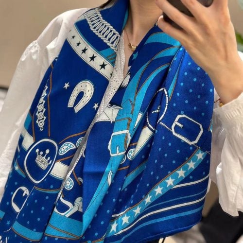 HH scarf