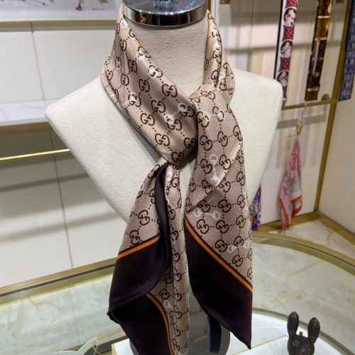 GG scarf