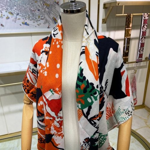HH scarf