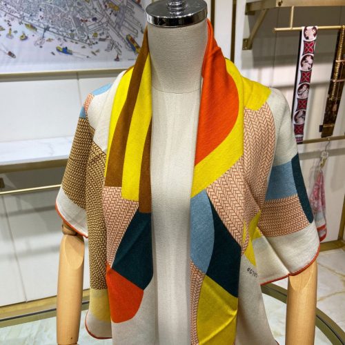 HH scarf