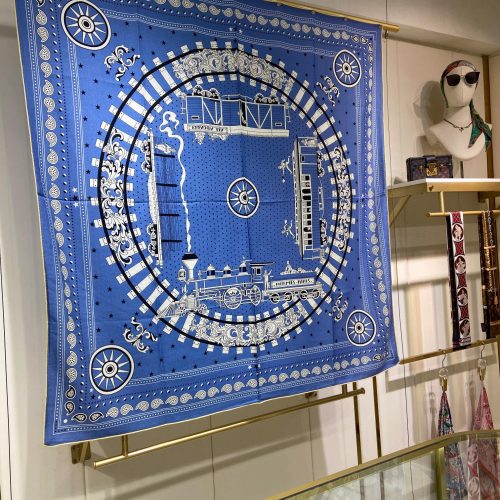 HH scarf
