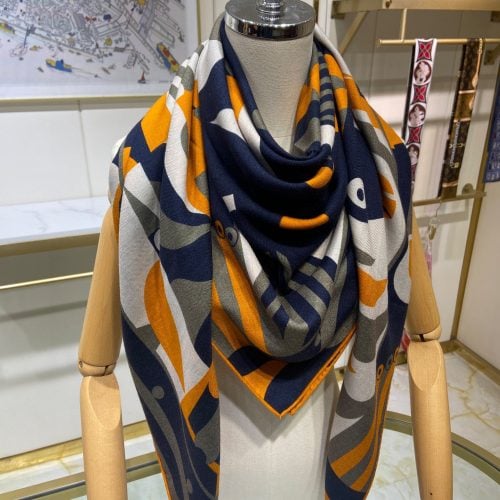 HH scarf