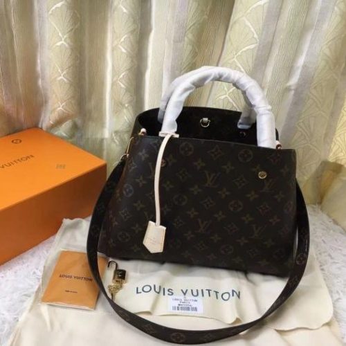 Fashionable leather bag for women