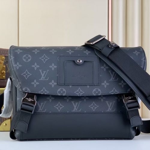 The Voyager small messenger bag