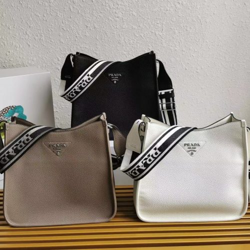 Fashionable leather bag for women