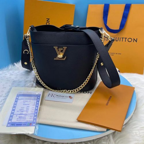 Smooth bucket bag
