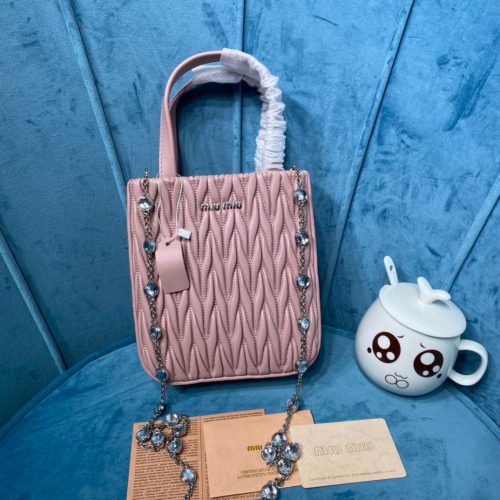 The latest little tote
