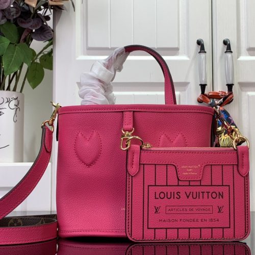 The iconic Neverfull Bandouli è re Inside Out BB handbag is reversible this season