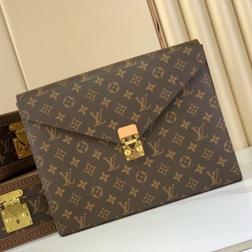 leather vs synthetic everyday bags for daily use