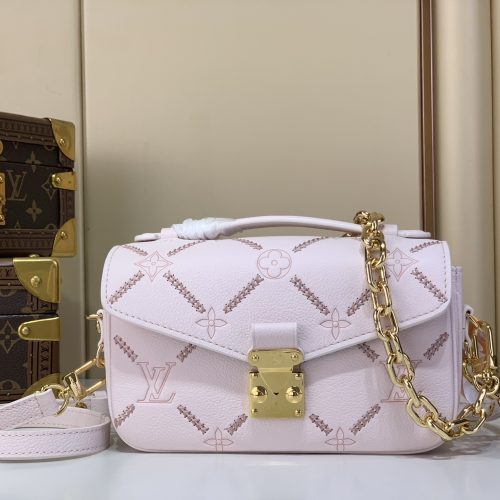 High quality mirror products 3 Pochette Metis East-West Handbag front view